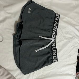 youth large loose under armour shorts